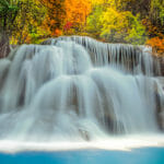 Un tobogán de agua natural