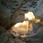 Explorando la Cueva de Cuarzos