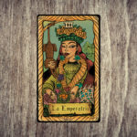 La carta del tarot Emperatriz significa que puedes materializar la abundancia.