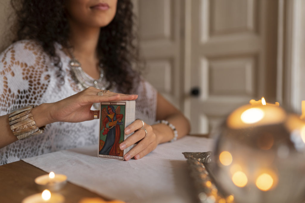 Sesión de lectura psíquica en línea con guía espiritual
