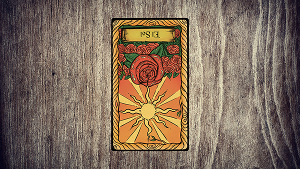 El significado invertido de la carta del Tarot El Sol habla de dificultades y pérdida de motivación y pasión.